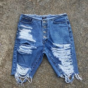 Highwaisted Distressed capris